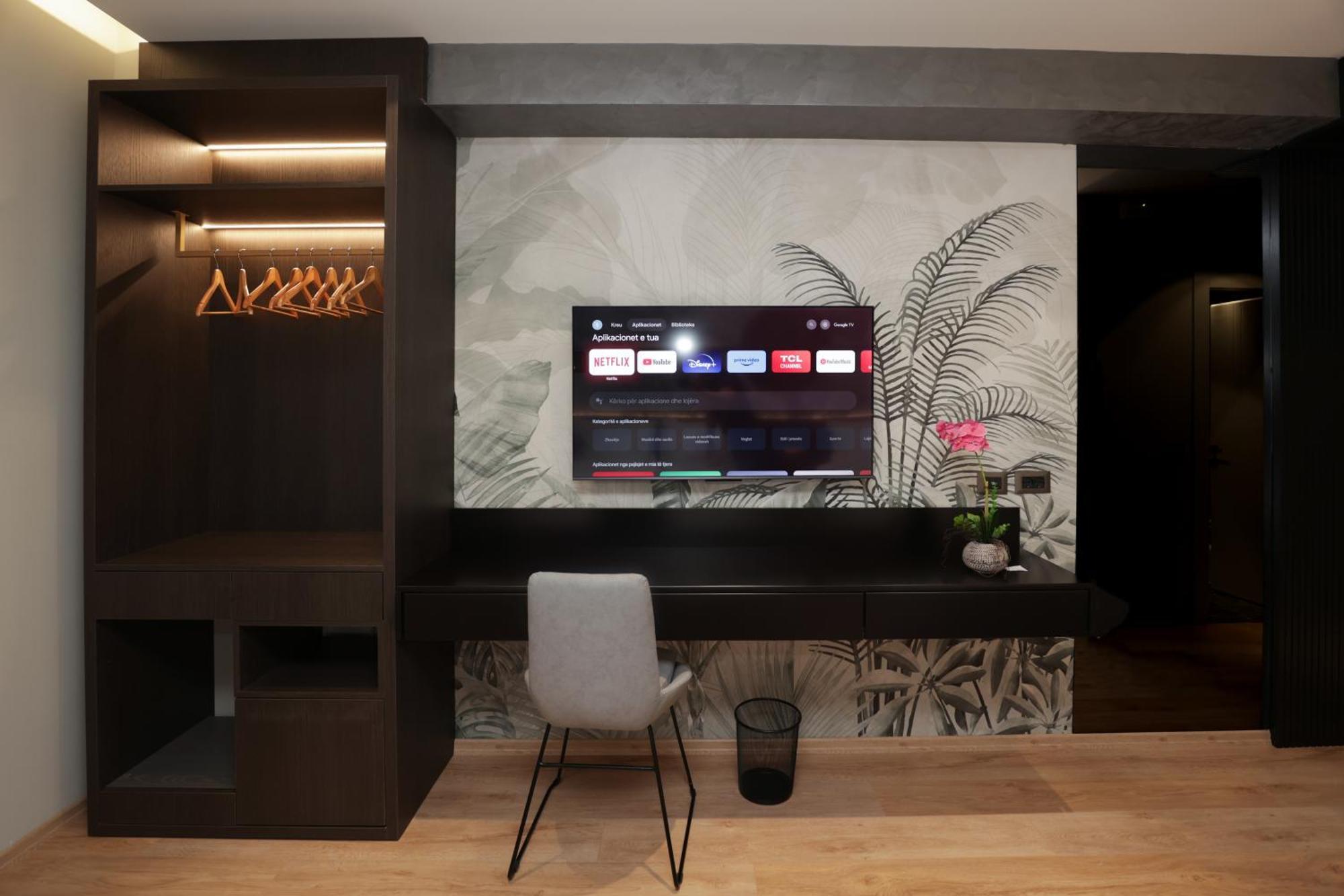 Gremmy Boutique Hotel Тирана Екстериор снимка