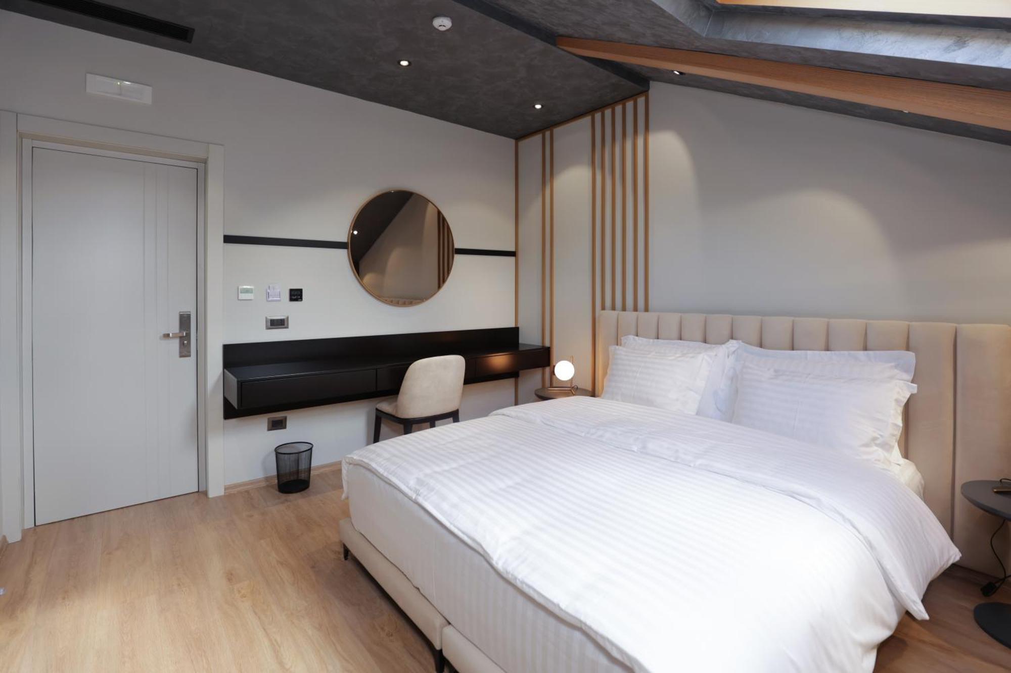 Gremmy Boutique Hotel Тирана Екстериор снимка