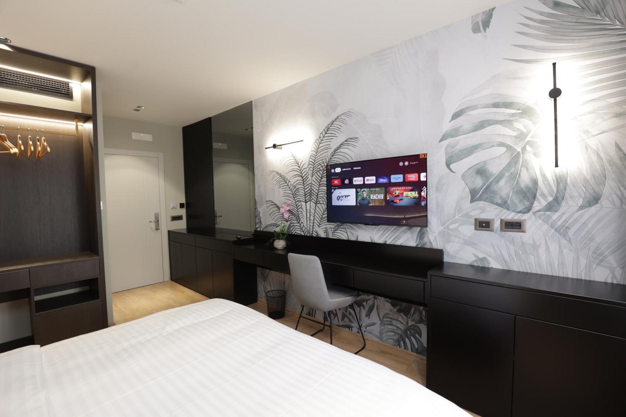Gremmy Boutique Hotel Тирана Екстериор снимка