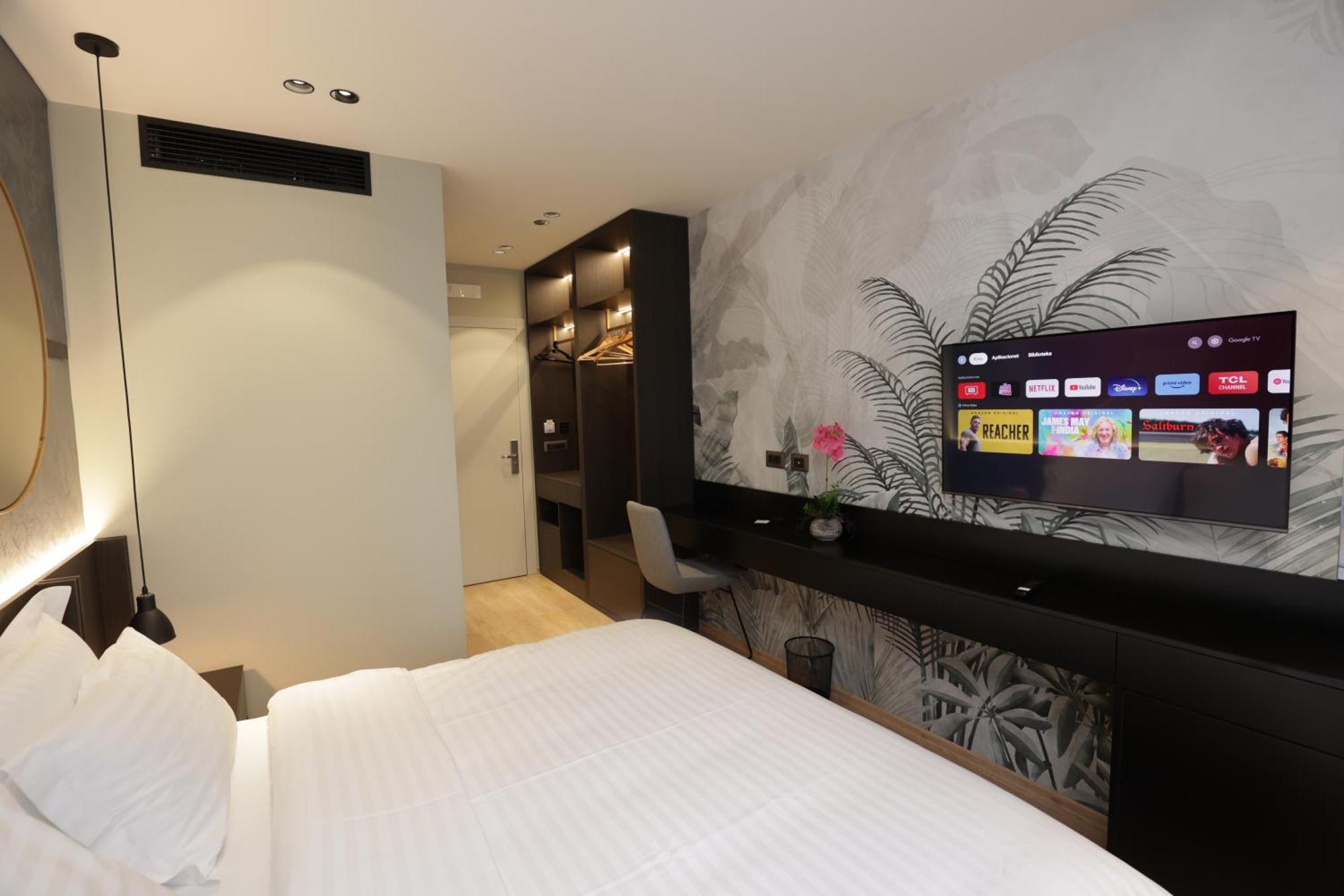 Gremmy Boutique Hotel Тирана Екстериор снимка