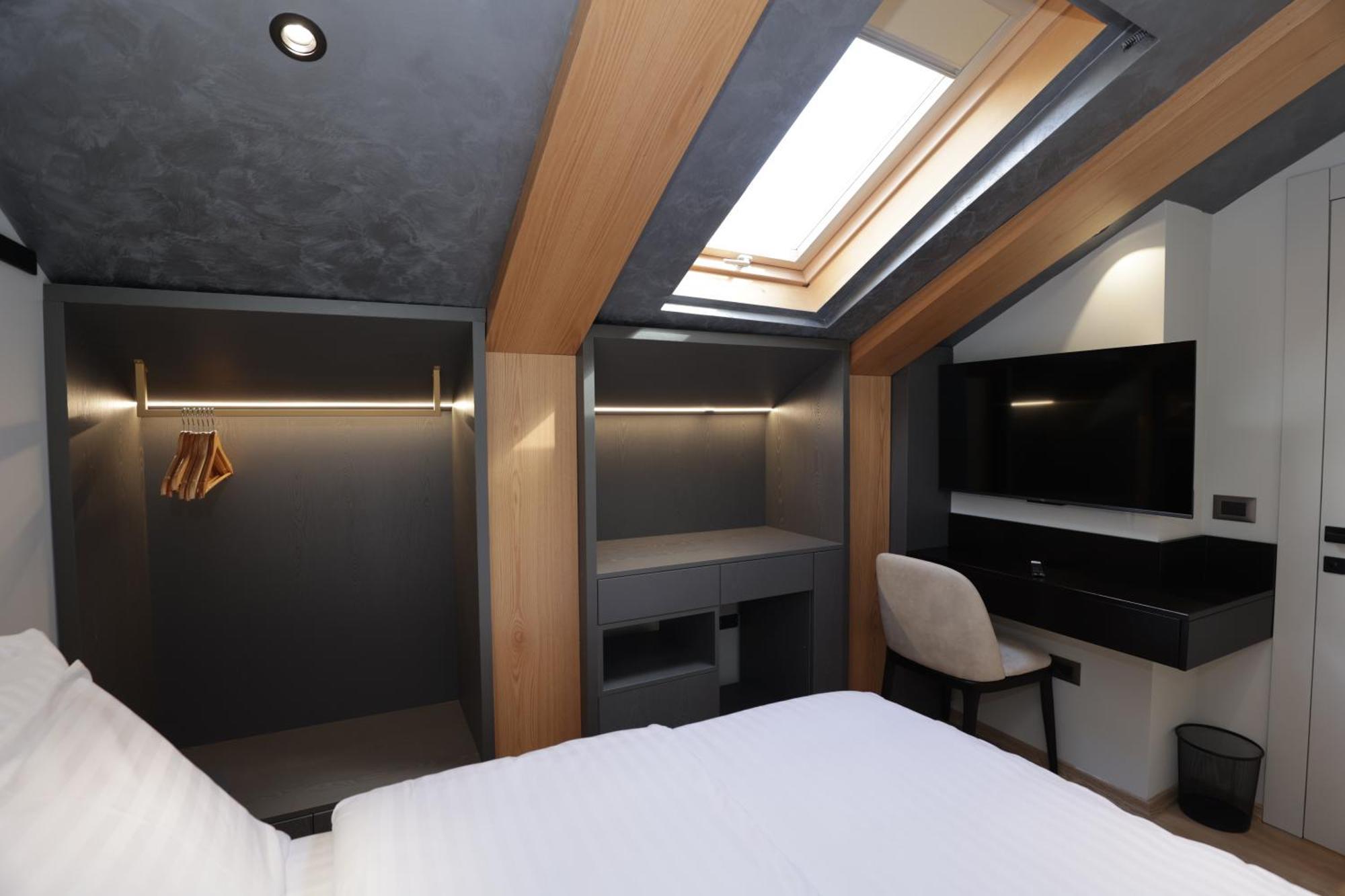 Gremmy Boutique Hotel Тирана Екстериор снимка